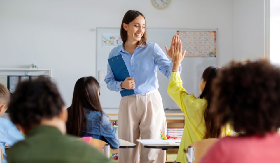 April-15-Characteristics-That-Define-Great-Educators_web-1024x576